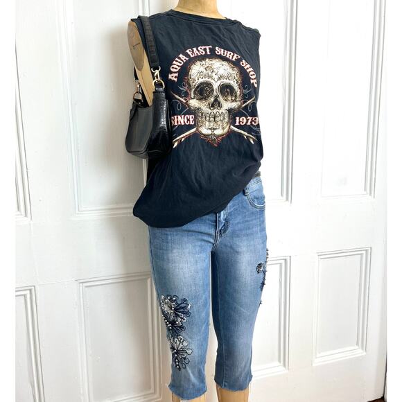 Aqua East Surfshop Grunge tank with open sleeves and skull deisgn - Picture 4 of 8